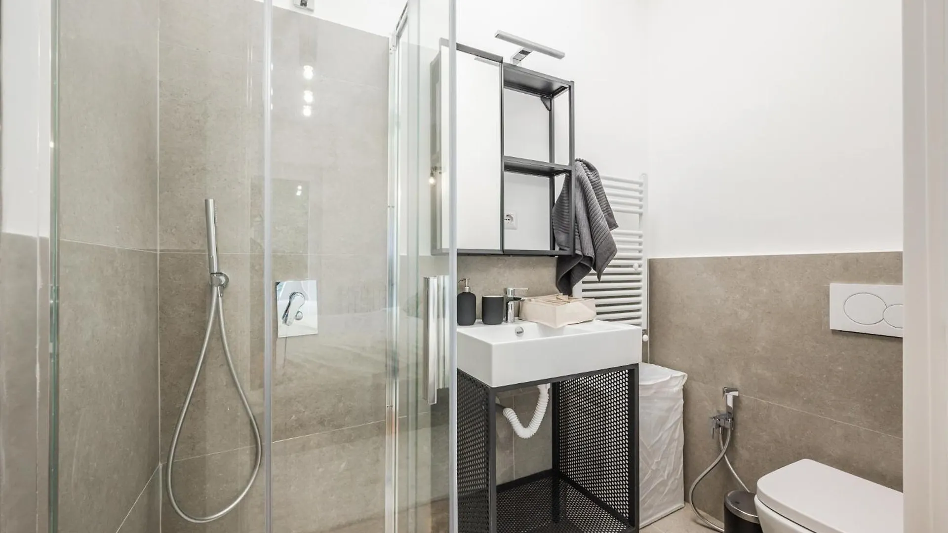 Casa Torino 101, Camere A Rozzano - Forum Assago A 7 Minuti, Ospedale Humanitas A 5 Minuti - Smartstay Rozzano Italy