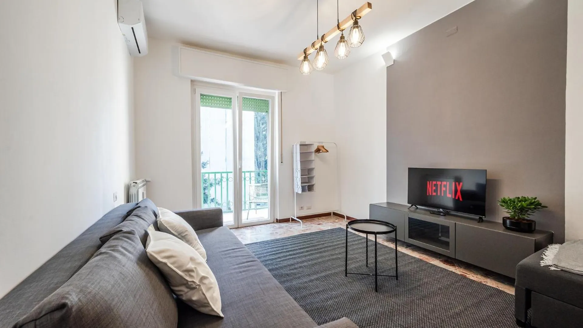 Casa Torino 101, Camere A Rozzano - Forum Assago A 7 Minuti, Ospedale Humanitas A 5 Minuti - Smartstay Rozzano Italy