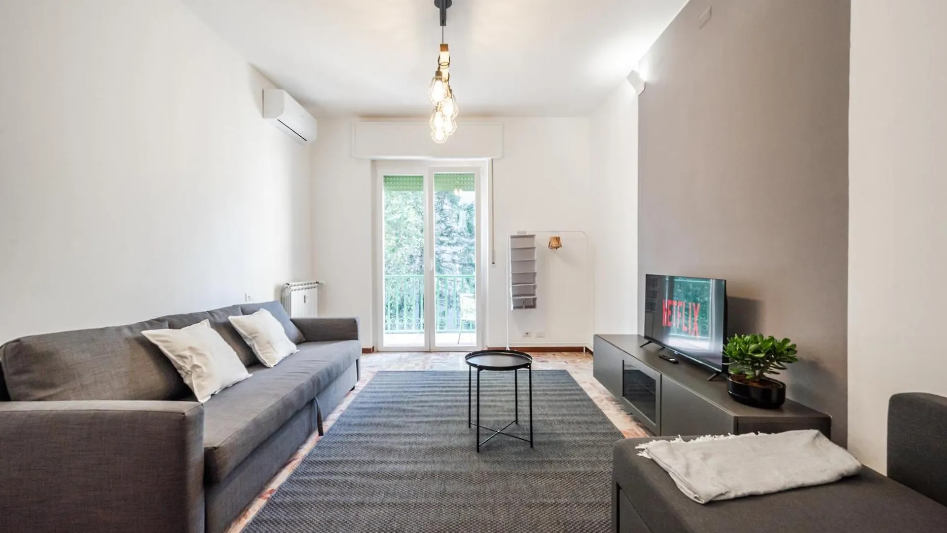 Casa Torino 101, Camere A Rozzano - Forum Assago A 7 Minuti, Ospedale Humanitas A 5 Minuti - Smartstay Rozzano Italy